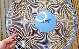 电风扇不管有多脏，不用拆不用洗，立马干净无灰尘，方法太厉害了_哔哩哔哩_bilibili