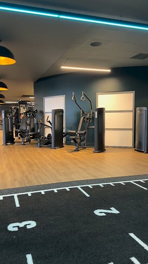 Wednesday = Calisthenics and some Glute work  Managed to get a couple of hold today (last clip) ‍♀️ #calisthenics #upsidedown #happyplace #herewego | Sarah Wheeler | Facebook