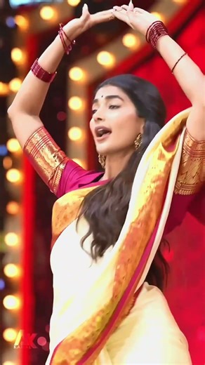Pooja Hegde Dance 💖 Allu Arjun Reaction 🤩#shorts #alluarjun #poojahegde