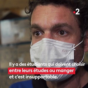 Aggravée par la crise sanitaire, la situation des étudiants français est préoccupante. Comme Lola, étudiante à Paris et isolée, ils sont de plus en plus nombreux à se rendre aux distributions alimentaires. Reportage complet ▶️ bit.ly/EnvoyeSpecial-21janv | France tv