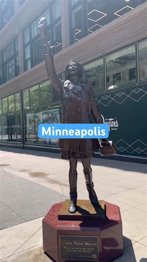 Mary Tyler Moore Statue in Minneapolis! #minneapolisminnesota #shorts #statue #marytylermoore