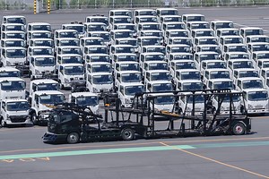 US to Cut Car Levies and End Tariff Stacking, Japan Says