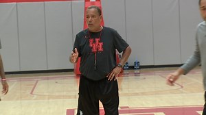 Houston Cougars head coach Kelvin Sampson interviews for Milwaukee Bucks job, ESPN reports
