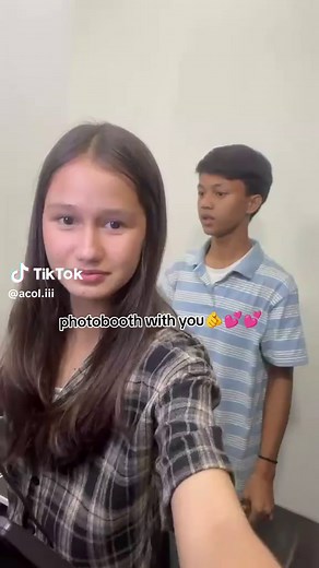 Creative Photo Booth Pose Ideas to Try