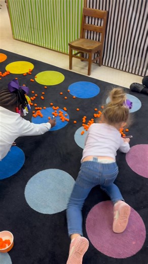 Mrs. Ashley and Mrs. Krystal’s class had a Pom Pom transfer race using tongs. What a fun way to practice fine motor skills during indoor recess! | Upson-Lee Pre-K