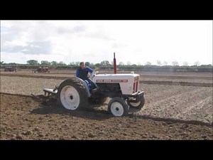DAVID BROWN 990 PLOUGHING WITH DAVID BROWN CM4