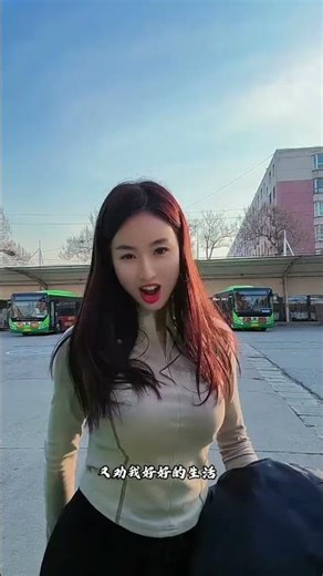 “Bus Cleaner Girl Goes Viral – You Won’t Believe Her Dedication!”