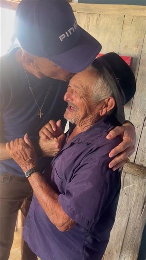 VISITANDO DEDEZINHO - O VEINHO DE 106 ANOS- HOMERO BREG E VINHO