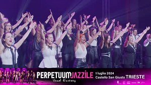 💥 BIGLIETTI IN VENDITA 💥🎙 🎤 Perpetuum Jazzile, l’Orchestra Vocale famosa in tutto il mondo, in concerto a TRIESTE! 🗓 1 LUGLIO 2024 📍 Castello di San Giusto 🧑‍🎤🎼 🎟️ Biglietti disponibili u TicketOne, presso il Ticketpoint di Trieste e nei punti vendita selezionati. 👉 bit.ly/PJ0107 💥 Sono l’Orchestra Vocale più famosa d’Europa e una delle più blasonate a livello mondiale, si chiamano Perpetuum Jazzile e si sono fatti conoscere e apprezzare in tutto il mondo per la reinterpretazione a c