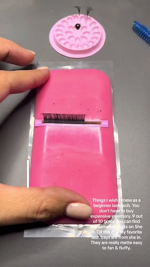My biggest regret as a #beginnerlashtech is spending a lot of money on different lash trays/ tweezers from expensive companys & not even liking them. #Shein has by far the best lash trays and fiber tips for beginners 💕 #lashtechmusthaves #lashtech
