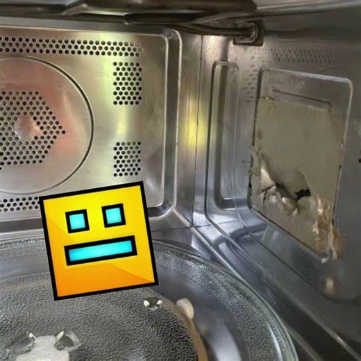 Putting a GD default icon in a microwave! #shorts