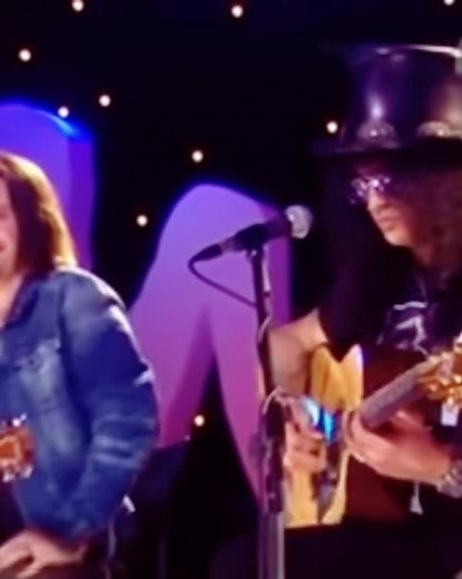 Slash and Myles Kennedy Sweet Child O' Mine Acoustic Live Session 2010