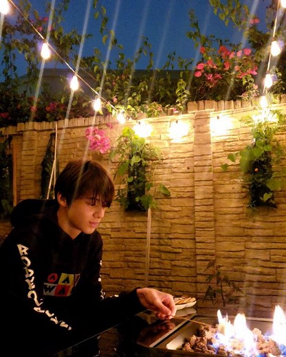 sho on Instagram: "Because I can't go camping I brought the camping to me. キャンプに行けないから家でキャンプっぽい事してみる"