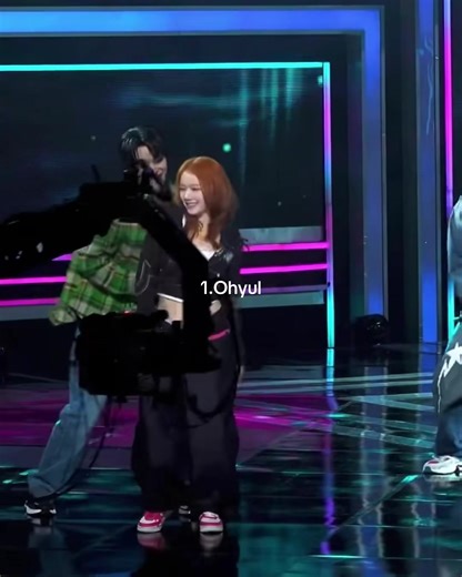 #LNGSHOT how they do this part with girls #facetime #fyp #viral #girls | louis dance with girl