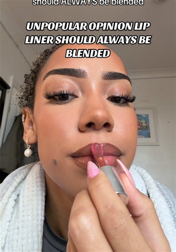 Lip Combo Perfection: Blending for a Clean Look