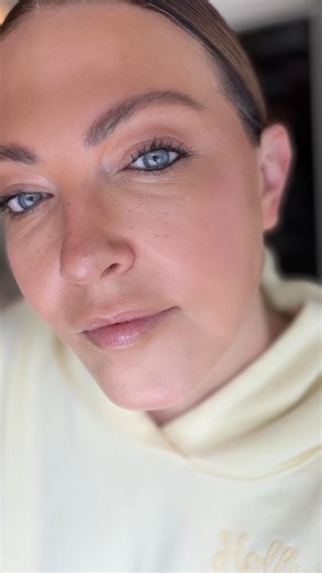 Cheryl Hickey on Instagram: "Welcome the most unaesthetic makeup tutorial of all time. Also nothing will humble you more than your teenager. Also make you laugh more. 5 min makeup in 1 min Foundation @cinemasecretspro Bronzer-contour @merit @narsissist Blush @rhode Setting powder @hudabeauty Setting spray - @kosas Eyebrow pencil @anastasiabeverlyhills #makeup #tuesday"