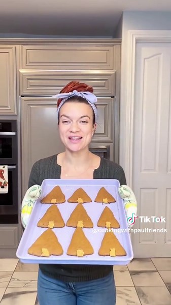 Easy Peasy Holiday Treat I make adorable gingerbread cookies for any winter occasion #yummy #tasty #dessert #food #foodie