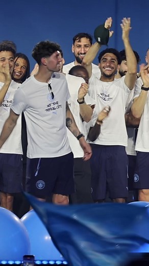 John stones dropping his signautre move for the final time this evening at Manchester City’s parade after party in the coop live #photographer #viral #manchester #mancity #johnstones