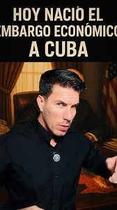 El 19 de octubre de 1960, Estados Unidos impuso el embargo parcial a Cuba tras las expropiaciones sin compensación de empresas como Texaco, Esso y Shell. En 1962, Kennedy lo formalizó como embargo total. La medida fue una consecuencia de las confiscaciones y del alineamiento de Cuba con la Unión Soviética, no una decisión arbitraria. Miles de cubanos también perdieron sus propiedades, negocios y tierras durante ese proceso. #cuba #cubanosporelmundo #historia #elbayardo | Elieser El Bayardo