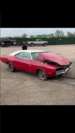 Unloading my wrecked 69 charger at the auction. 1969 68 70 1968 1970 Dodge Mopar wrecked muscle car