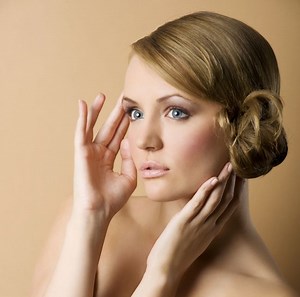 5 coafuri simple si trendy pentru par mediu/scurt VIDEO | Perfecte.ro