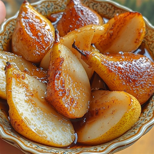 These roasted maple pears are pure fall comfort—baked with butter, apple cider, cinnamon, and a drizzle of maple syrup. Warm, golden, and caramelized in every bite—and yes, the whole recipe’s right here in 💬 | K Diary
