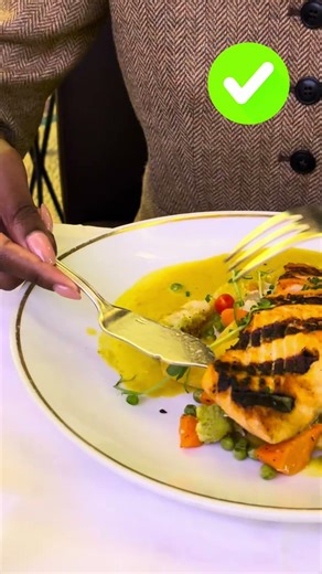 Table manners: Using a fish knife 🍽️ #goodmanners #elegance