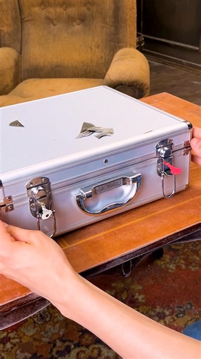 How to copy a key with everyday stuff | 5-Minute Recycle