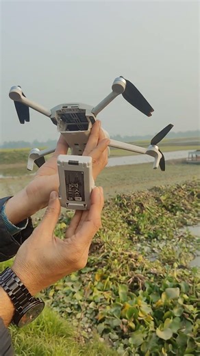 Insert the drone battery ☺️🤗 #shorts #youtubeshorts #viralvideo #viralshorts #djimini3