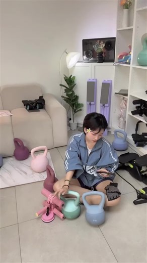 [JS-09] Kettlebell เคตเทิลเบล 4/6/8 Kg เคตเทิลเบลก้นนิ่ม ดัมเบลยกน้ำหนัก วัสดุพีวีซีนุ่ม มีสีให้เลือก ปลอดภัยจับง่ายกระชับมือ อุปกรณ์สำหรับออกกำลังกาย