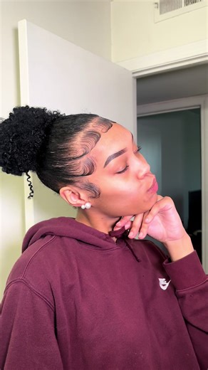 It’s been so cold outside I haven’t been tryna wet my hair fr so this will do! Such a cute style that doesn’t require a lot of work! 😍 #fyp #curlyhair #contentcreator