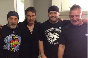 CON RUMBO AL ABRA - Almafuerte - LETRAS.COM