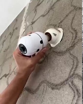 Kamera koja se zavrće kao žarulja! 🤩 dvosmjerni zvuk 📲 upravljanje telefonom 💡 rotacija od 360° https://top.superzebra.hr/bulbcam/t1/v1/lp1?spe=7719i957 | Superzebra