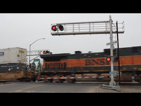 BNSF 8183 Intermodal With H1 East | Beachwood Dr. Railroad Crossing, Merced CA