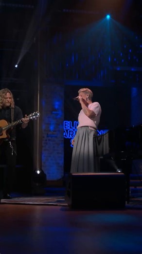 P!nk covers 'lighthouse' by Kelly Clarkson 🎶 #cameooke | The Kelly Clarkson Show