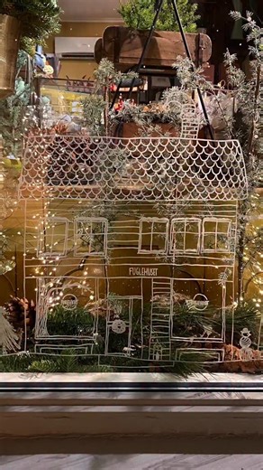 Window art drawing✨ I just love drawing on windows😍 I was honored to draw on the local interior store @fuglehusetinterior a while ago during Christmas✨ I’m actually ging to make some window art at another local store here in Flekkefjord next month😍 I will take you with me, stay tuned;) Since I get many questions about what pen I use, I use @posca_usa ❄️ #windowdrawing #windowart #windowdisplay #artdisplay | Maren Baxter Blog