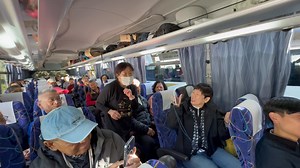 比台灣人更愛台灣人的日本人 感動 大步危小步危的「大歩危峡まんなか」 餐廳老闆娘名叫大平昌代 以熱情友善聞名，特別是她非常感謝台灣在311地震時的援助。為此，她與員工學了台語，並常常揮舞國旗、唱台語歌來迎接和送別台灣旅客，讓許多遊客印象深刻 在旅客到來時揮舞國旗迎接。 用台語表達感謝。 在旅客離開時，揮舞國旗並唱台語歌送別 四國 大步危峽谷觀光遊覽船 https://maps.app.goo.gl/b4Cdc5iXw1XJVSzr8?g_st=ipc #四國 #日本 #japan #大步危小步危 #台灣 #taiwan | Keyboard桑日本旅遊達人吳建盤