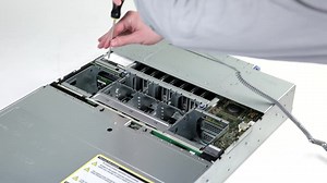 如何更换 PowerEdge FX2 的风扇板 | Dell 中国