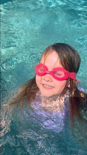 Long paddles and fast kicks #swimming #pool #learntoswim #pooltime #swimmer