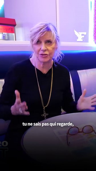 Interrogée par Thibaut Gauthier, l’humoriste Chantal Ladesou raconte une anecdote sur son utilisation du mot «travelo» lors d’un numéro des «Grosses Têtes», et admet se censurer d'avantage aujourd'hui qu'auparavant. | Le Figaro