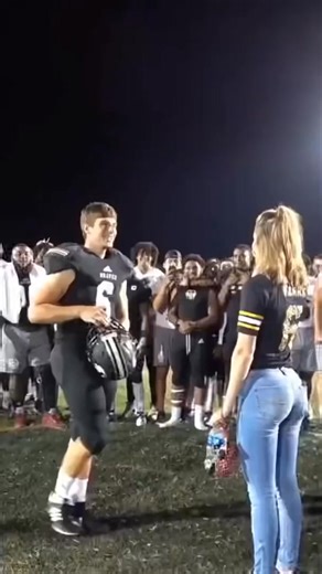 2.2K views · 44 reactions | This football player proposed to his girlfriend in front of his teammates ❤️ | XD Viral | Facebook