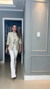 POSES para FoTos CORPORATIVAS 📸✨ Poses corporativas não precisam ser difíceis para transmitir autoridade e elegância. Com alguns ajustes simples de postura, você conquista fotos profissionais que comunicam segurança, credibilidade e estilo. 💼📸 Quer aprender as mais fáceis — e que entregam impacto imediato? Vem comigo nesse tutorial. #posesparafoto #posesforpictures #poses #ensaiocorporativo #posesparafotos #fotography | Ensaios Fotograficos