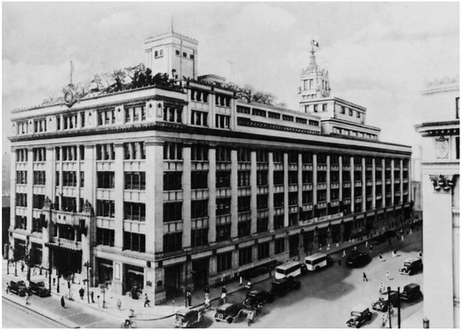 300年を超える三越の歴史や文化を紹介する「三越アーカイブス 日本橋」では「日本橋三越本店 建物の変遷」を展示中。10月1日(金)より現在の建物の基礎となった時代の歴史資料を展示します。