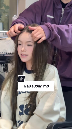 Nhuộm tóc Tết với màu nâu sương mờ