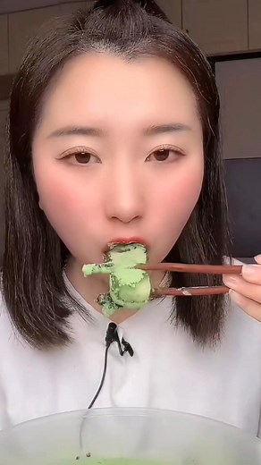 🌈🍧 Colorful ice that refreshes your eyes, ears & mind! 💙✨ #ASMRLove | Asmr Ice-eating