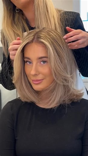 DAISY GOORD on Instagram: "Orange to Old Moneyyyy✨ Are we liking these colour bar secrets style vids of how I talk through my formulas? A new format for me I've been trying out to help keep my vids educational but still fun. Always love doing Ambers hair even though it fights with being anything but orange like no tomorrow 🤣 Posting part 2 soon including the toning and rooting process ✨ _______ Colour @wellahairuki Foils @framar"