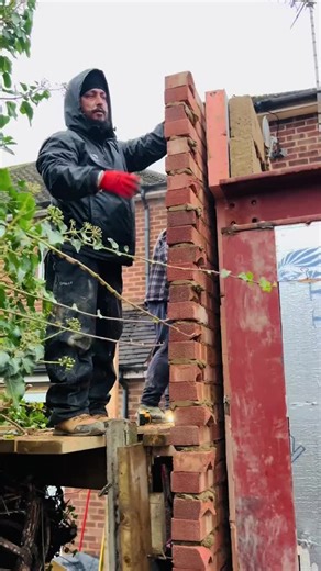 Jelly Pawar: The Skillful Bricklayer from London