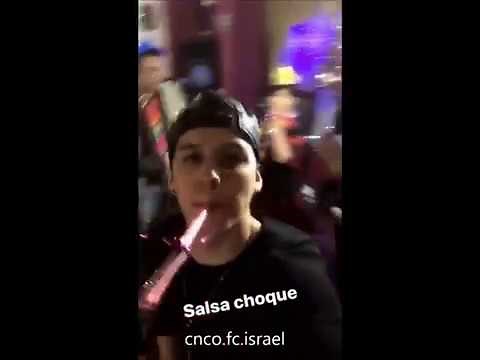 christopher vélez de CNCO celebrando el Año nuevo con su familia