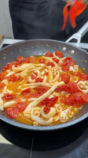 PACCHERI WITH CUTTLEFISH AND CHERRY TOMATOES🍝🦑Seafood pasta with a twist!