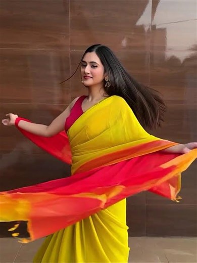 Graceful Dance in Sari | Beautiful Girls Traditional Performance.